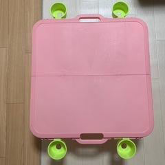 折りたたみテーブルの画像