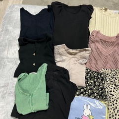 女性服まとめ売りになります。
の画像
