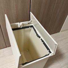 ペダル式　ゴミ箱の画像