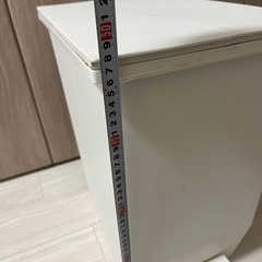 ペダル式　ゴミ箱の画像