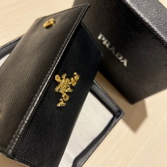 プラダキーケース　ブラック✖️ゴールド正規品の画像