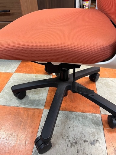 ジャングルジャングル貝塚店　オフィスチェア　FITA   フィータ　ワークチェア　メッシュバック　チェア　オフィス家具　テラコッタレッ