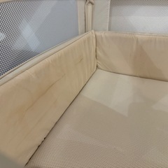 ベビーベッド ホワイト メッシュ　アップリカ　ココネル　COCONELの画像