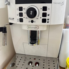 デロンギコーヒーメーカーの画像
