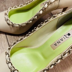 DIANAチェーンモチーフパンプスの画像