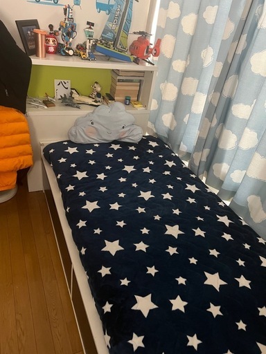 IKEAベッド棚付き