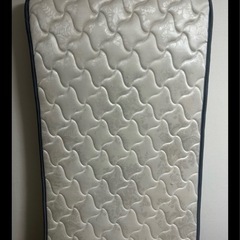 ベッドとマットレスの画像