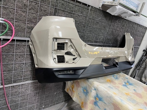 トヨタ ライズ 純正 リアバンパー 美品 52159-B1310-E0