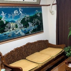 手雕刻椅子の画像