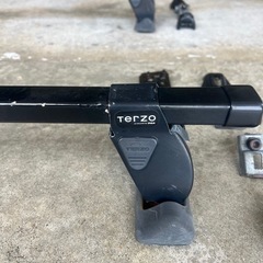 Terzo ルーフキャリアバー　(画像1枚目は取付け例)　ベース　フック　新品キー🔑2個付き♪ ダイハツウェイクに付いてました❗️ 説明文必読‼️の画像