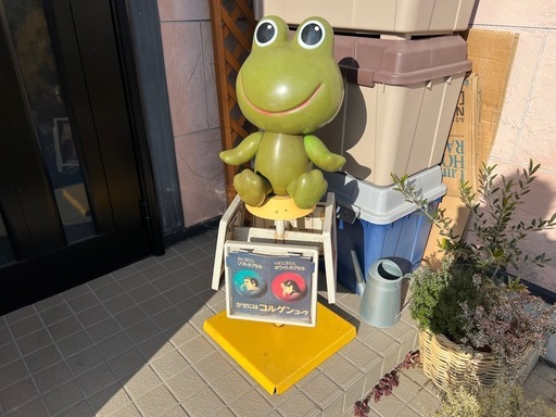 約50年前の昭和レトロ　ケロちゃん台座つき コーワ ケロちゃん 店頭カエル ディスプレイ品 昭和レトロ コーワの店頭カエル 非売品