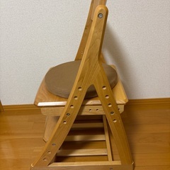 高さ調整可能学習椅子の画像