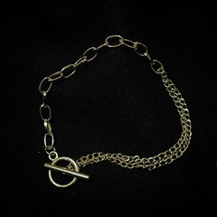 ピアスとブレスレットのセットの画像