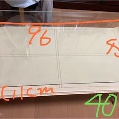 ガラステーブルの画像