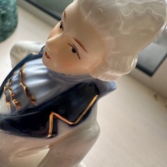 ドマン　DEMAIN 陶器の西洋人形の画像