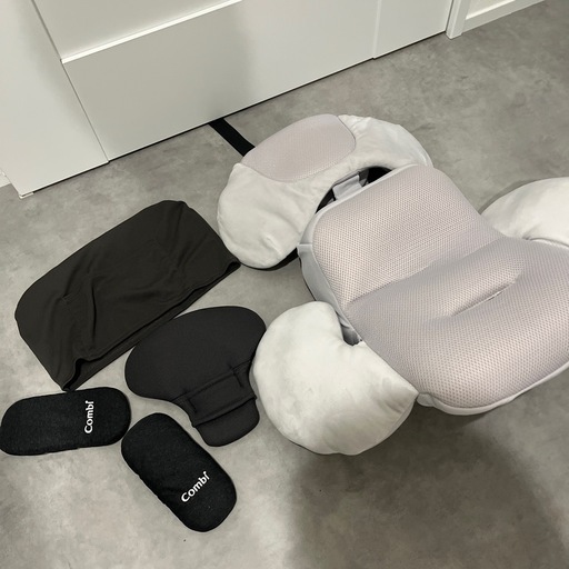 チャイルドシート　コンビTHE S　おまけ付き