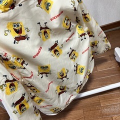 スポンジボブジャンパーの画像