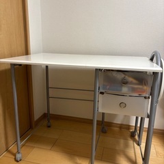 【中古】[幅90]折りたたみデスク 折りたたみテーブル 拡張テーブル 折りたたみワゴン キャスター付き チェアセット 引き出し付き ホワイトの画像