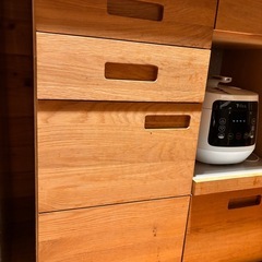 UNICO HUTTE キッチンの食器棚の画像