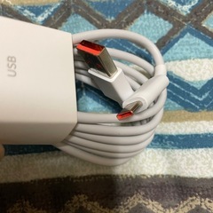 Xiaomi POCO F4 のタイプC付属品ケーブルの画像