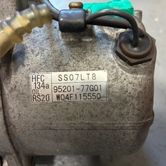 スズキ　アルト系　エアコンコンプレッサーの画像