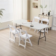 折りたたみテーブルの画像