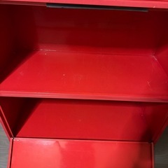 ビンテージ赤メタルチェストの画像