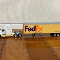 FedEx トレーラー ミニカーの画像