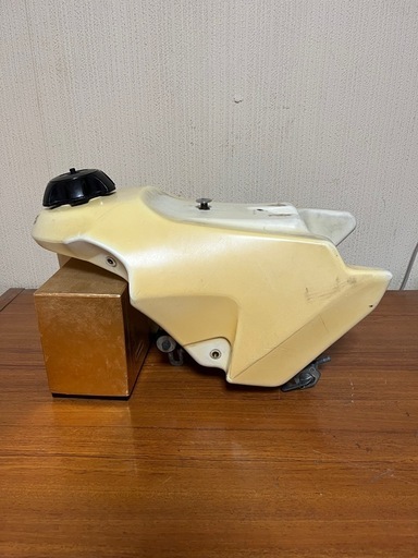ホンダCR80ポリ製軽量燃料タンク！キャップ・コック付きCRM50やCRM80にも！大阪より検NSR50TZR50