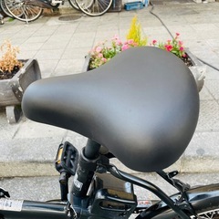 『ＳＡＬＥ　３０％』　電動自転車　２０インチ　バッテリー　充電器　付き　黒　配達可能の画像