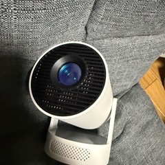 MAGCUBIC ホワイト プロジェクターの画像