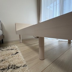 アイリスオーヤマ シングルベッドフレーム ホワイト 棚・コンセント付き すのこの画像