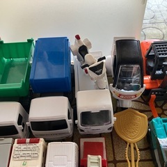 車のおもちゃ17台の画像