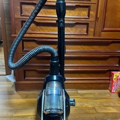 【自立収納＆強力吸引】パナソニック サイクロン掃除機（紙パック不要）の画像