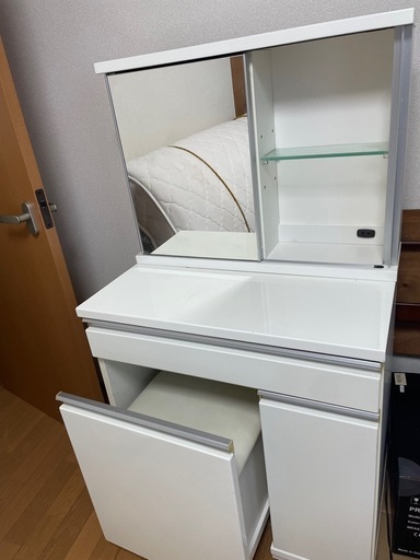 化粧台と椅子のセット