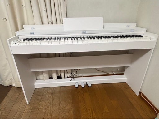 電子ピアノ 白色　88鍵盤 ハンマーアクション鍵盤 ピアノタッチ 木製スタンド 3本ペダル ヘッドホン3か所 日本語表示