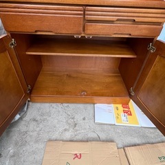 カリモク 食器棚 キャビネット 飾り棚 カップボード 木製 収納家具の画像