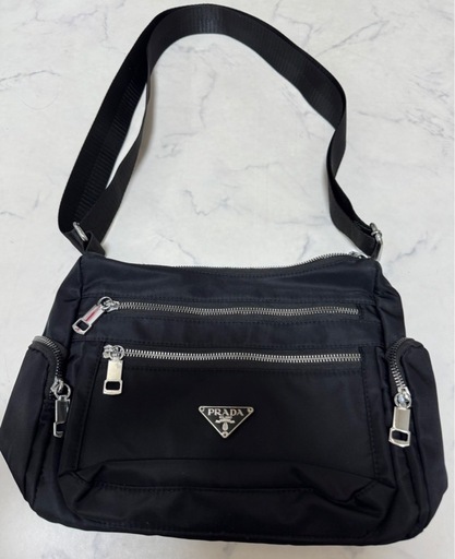PRADA ショルダーバッグ ノベルティ