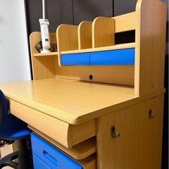 ニトリ 学習机セット 椅子ライト付 天板カラー変更可 の画像