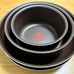 ティファールとニトリのフライパンセットの画像