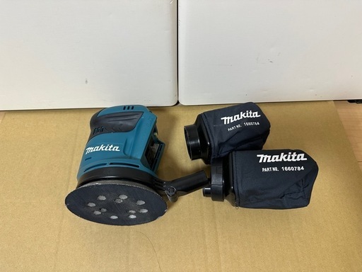 【取引中】マキタ(Makita) 充電式ランダムオービットサンダ 18V(ケース・ペーパー付き)