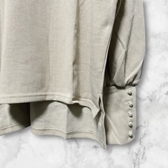 【新品未使用】レディース サイズフリー リブ編みデザイン ベージュ 長袖トップス ボタン付き 袖口が特徴の画像