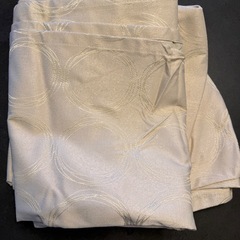 ニトリ 遮光カーテン ベージュ系 厚手・光沢あり 2枚セットの画像