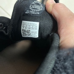 adidas スニーカーの画像