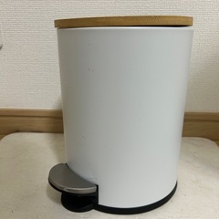 未使用　蓋付きゴミ箱小の画像