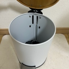 未使用　蓋付きゴミ箱小の画像