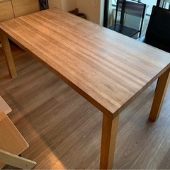 ダイニングテーブルの画像