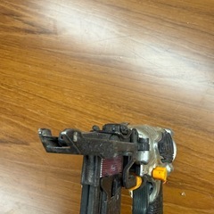 エア釘打機 フロアータッカー日立 工具 常圧フロアタッカの画像