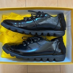 ヒルズアベニュー　スニーカー23.5cmの画像