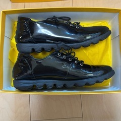 ヒルズアベニュー　スニーカー23.5cmの画像